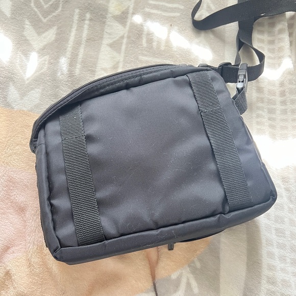 Case Logic Accessory Bag - Picture 6 of 6